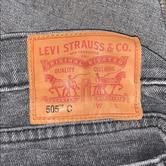 Grey Levi’s - Picture 6 of 8
